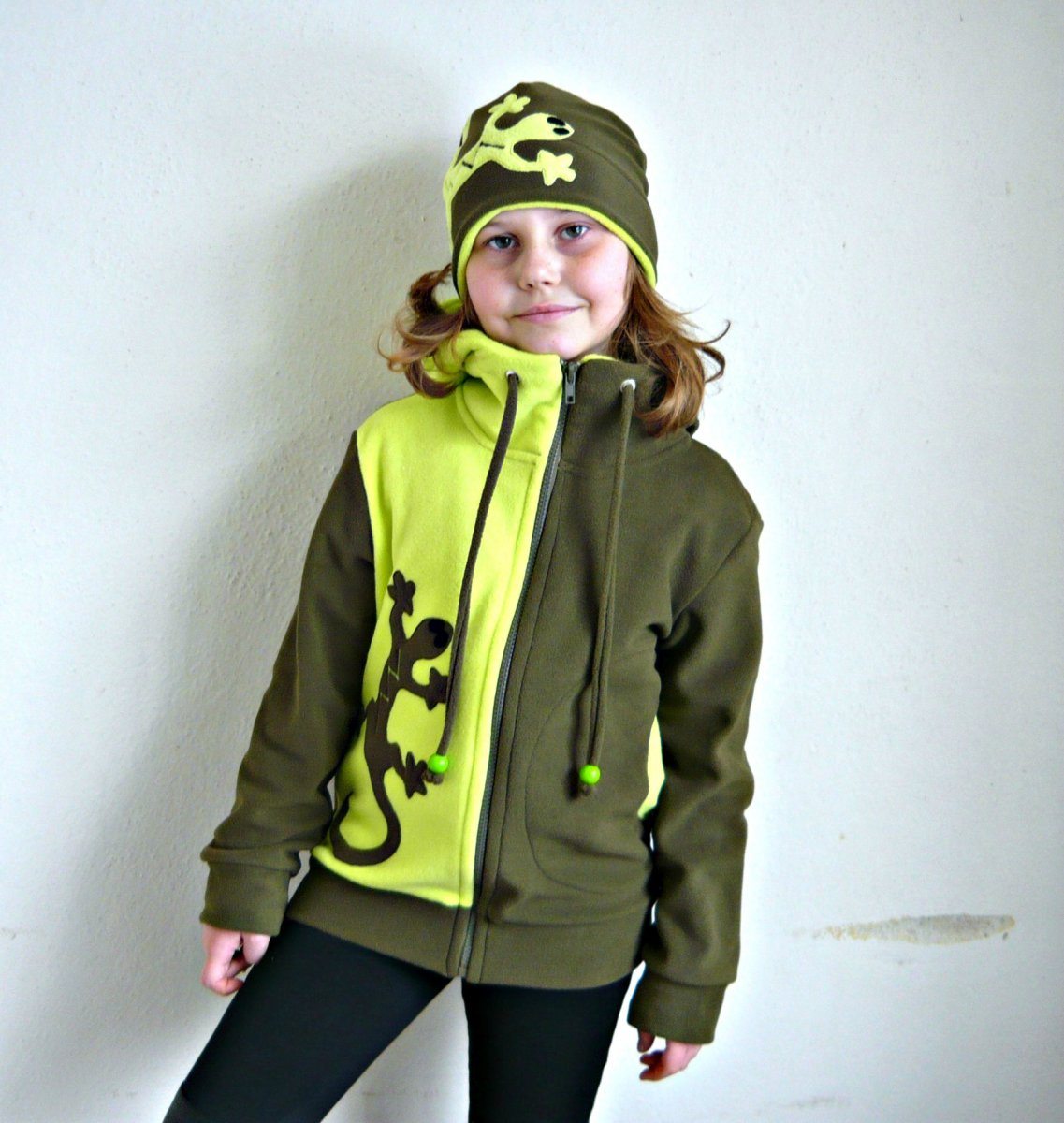 Set mikinky a čepice s ještěrkou...vel. 128 SKLADEM