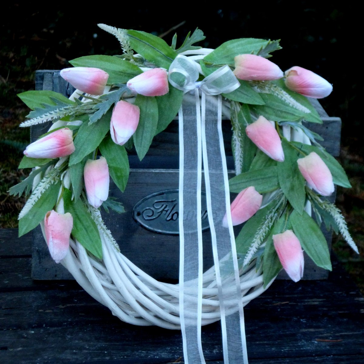 Jarní věneček s tulipány_ 28 cm