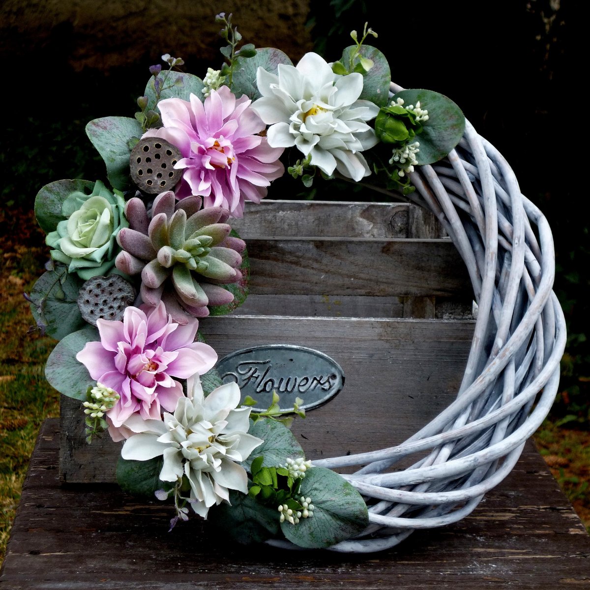 Věnec s netřeskem a eukalyptem