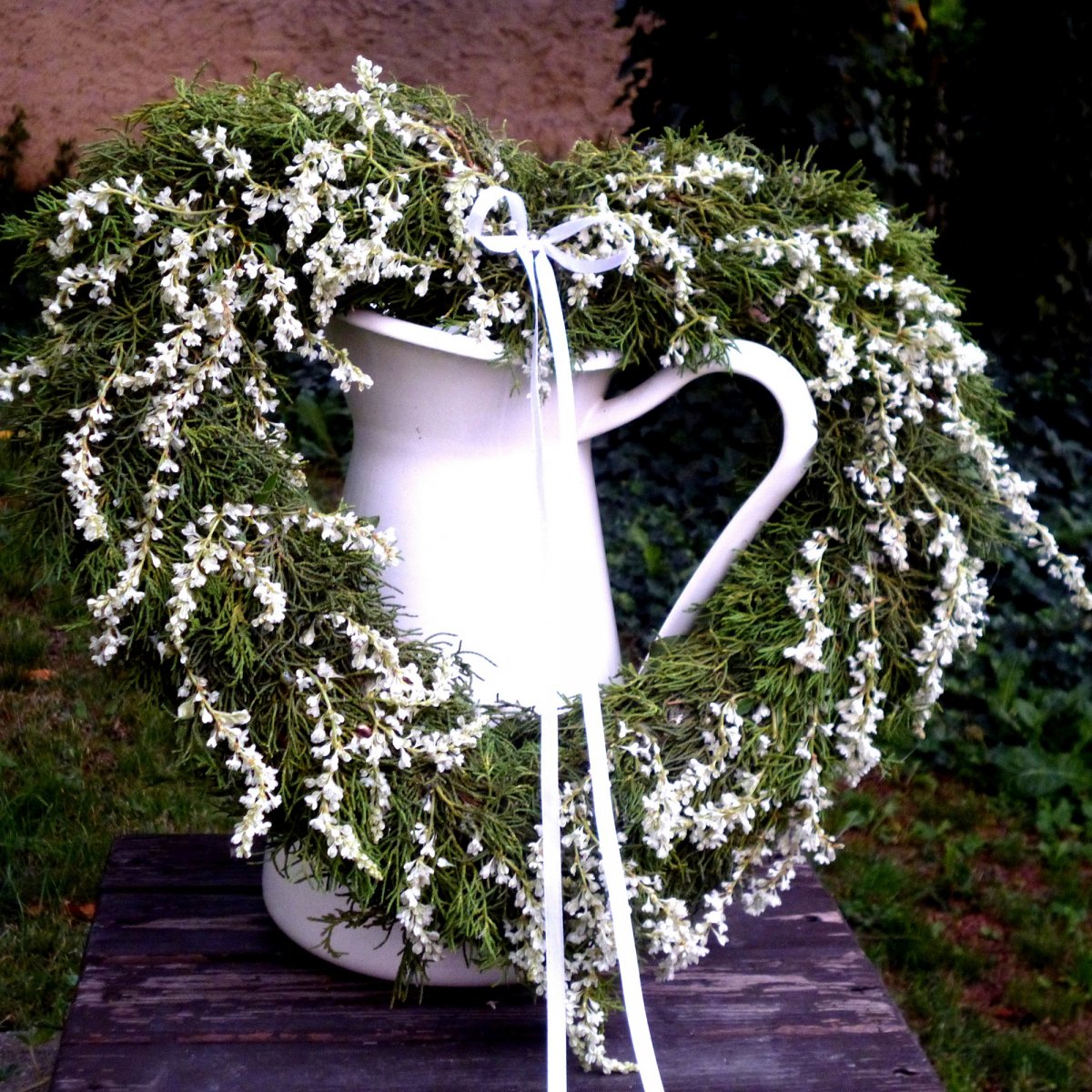 Přírodní srdce z túje a drobných kvítků