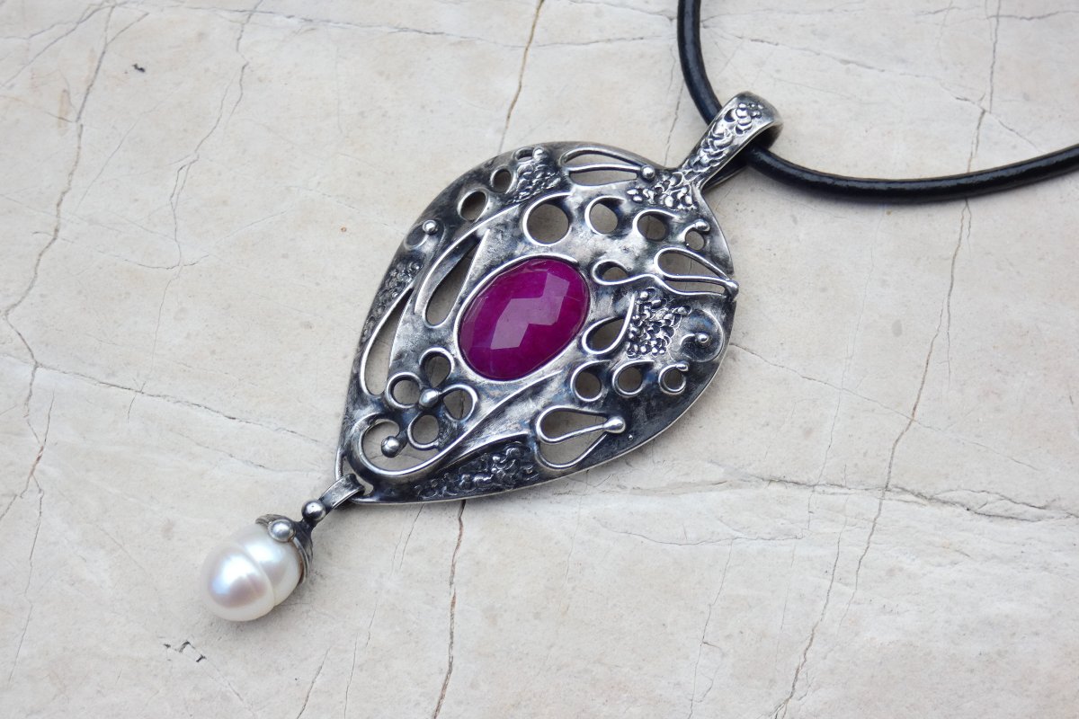 Rubín a říční perla - cínovaný náhrdelník