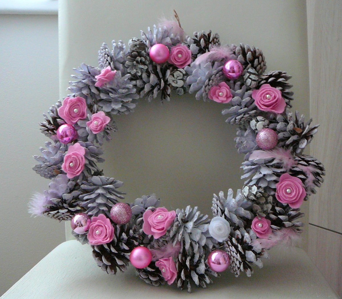 Věnec v růžovém.