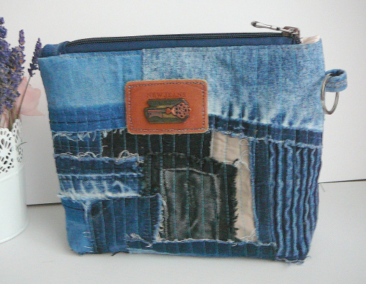 Taštička nebo psaníčko.