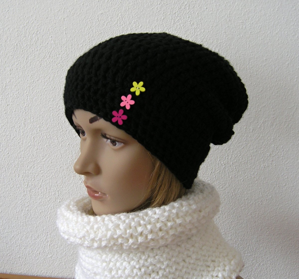 HÁČKOVANÁ ČEPICE - HUČKA (černá)