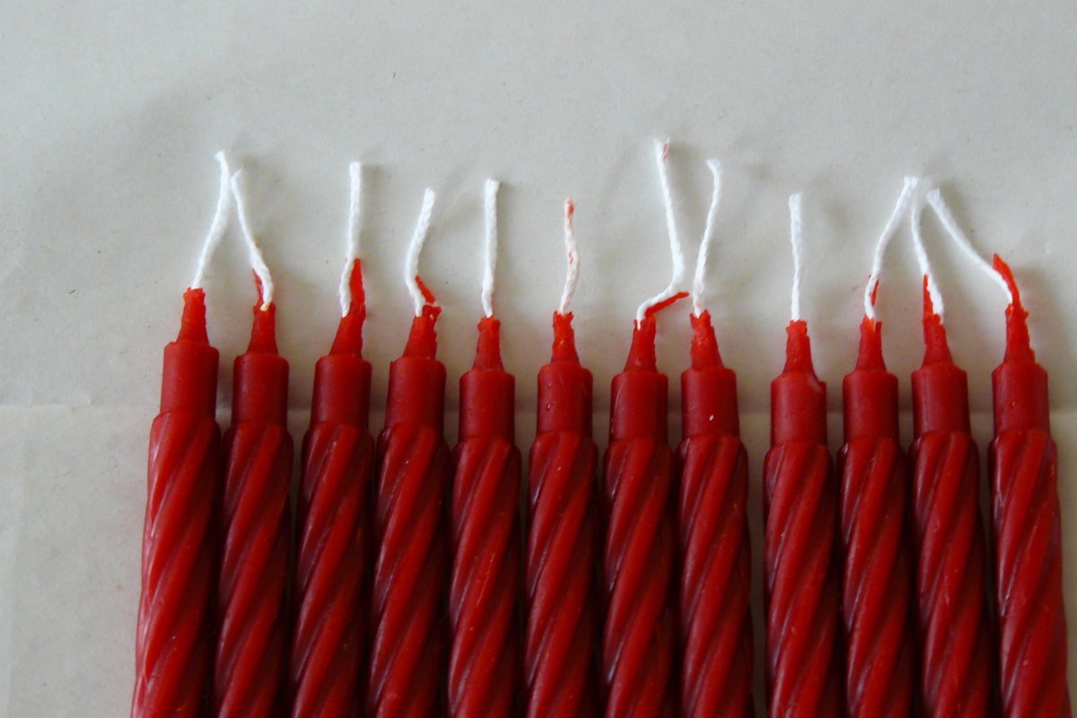 Svíčky na anděllké zvonění 12 ks včelí vosk červený