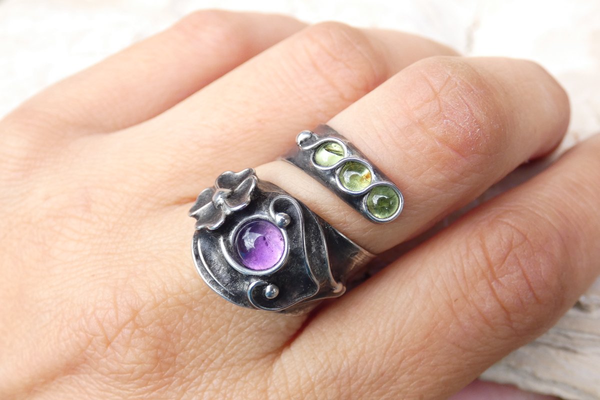 Čtyřlístek-cínovaný prsten s olivíny a ametystem