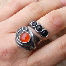 Karneol s onyxy- cínovaný prsten