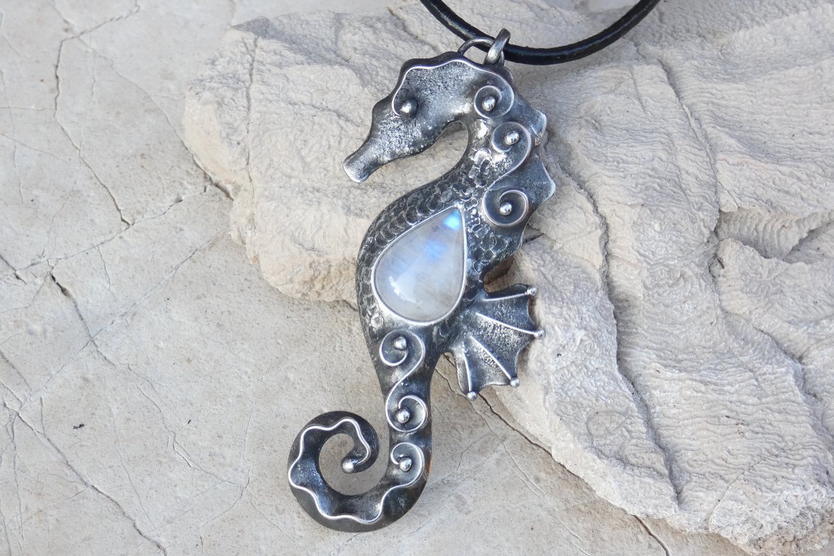 Mořský koník -přívěsek, měsíční kámen