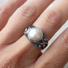 Prsten s bílou říční perlou