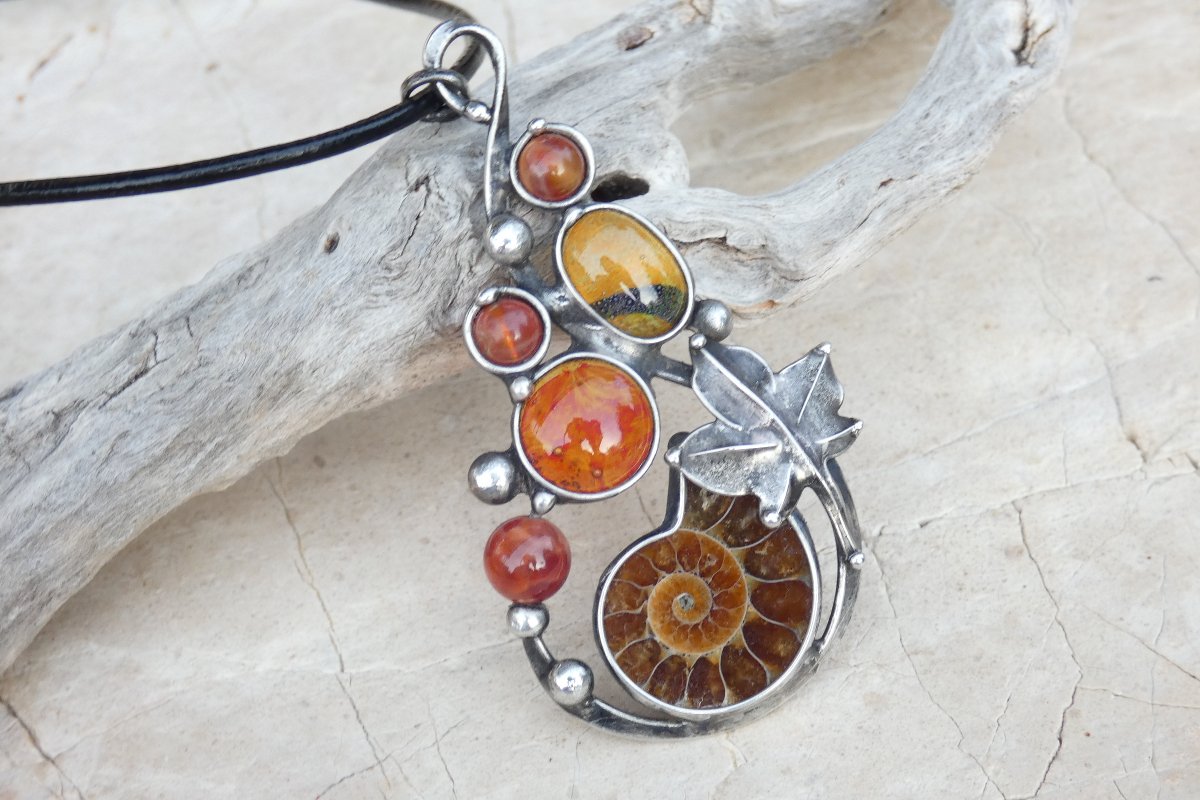 Amonit s javorovým listem-přívěsek