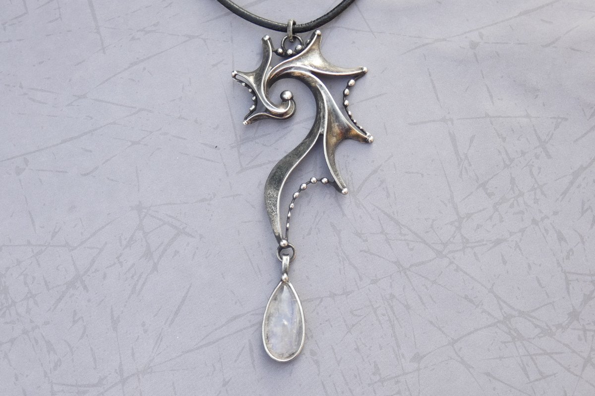 Pozdrav moře - náhrdelník s měsíčním kamenem