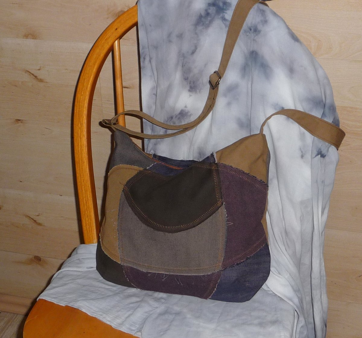 Kabelka s třepením Heya