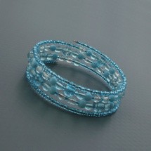 Světlounce modrý dívčí náramek (průměr 5 cm)