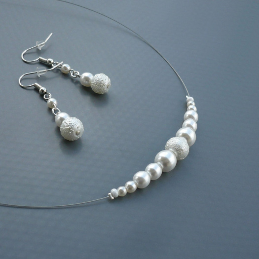 Bílé perličky - náhrdelník - střed