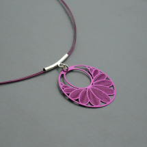 Růžovofialový kroužek vějířek - náhrdelník