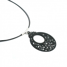 Černý kruh s ornamenty - náhrdelník