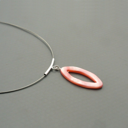 Perleťový náhrdelník - růžový oválek