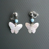 Bílé motýlkové náušnice s modrým - klipsy