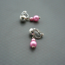 Drobné růžové perličkové klipsové náušnice