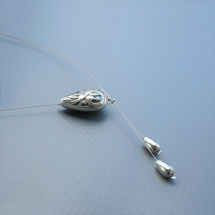 Jednoduchý náhrdelník ve stříbrné - kapky menší