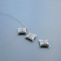 Jednoduchý náhrdelník ve stříbrné - čtverce