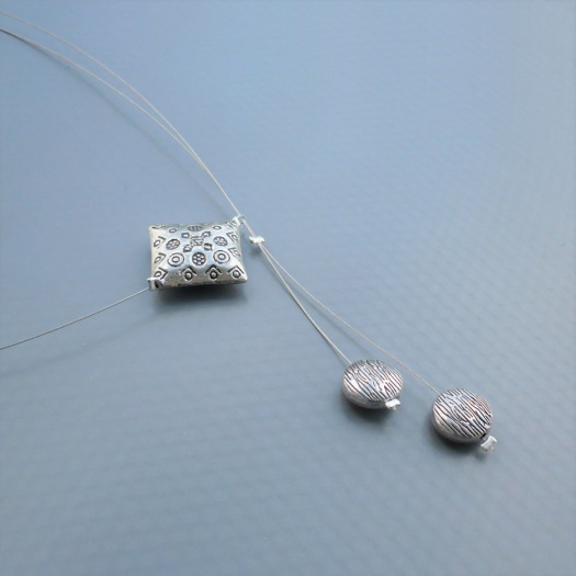 Jednoduchý náhrdelník ve stříbrné - čtverec