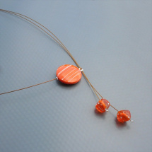 Jednoduchý oranžový náhrdelník