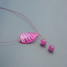 Jednoduchý růžový náhrdelník - proužky
