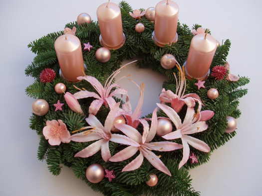 Adventní věnec růžový 2