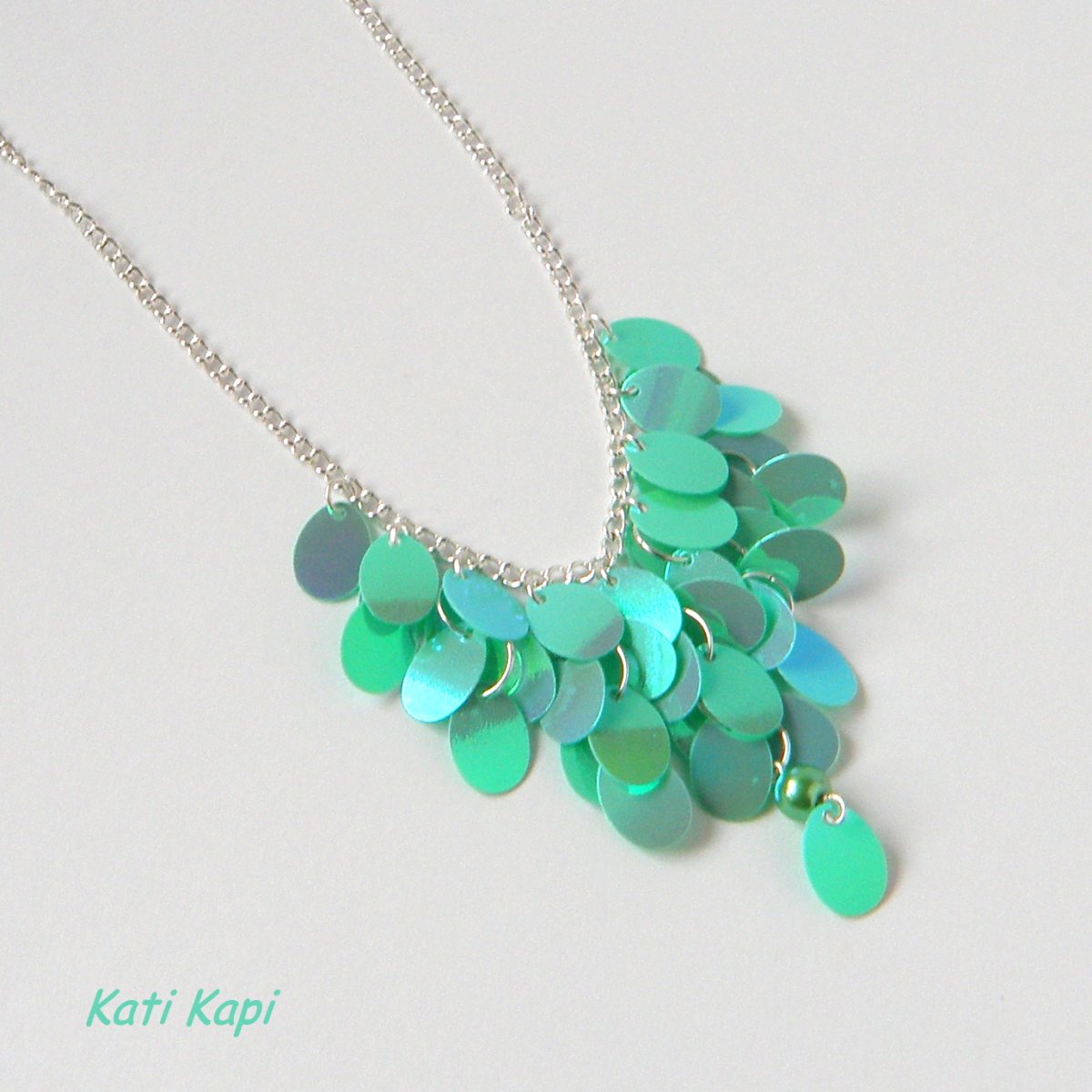 Náhrdelník smaragdově zelený