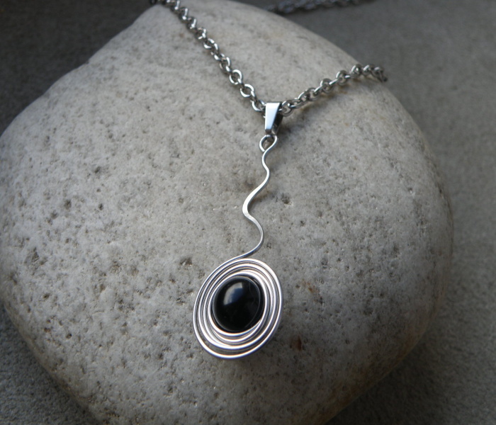 Přívěšek - černá tma