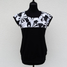 KVĚTY V ČERNÉ (L) - dámské tričko