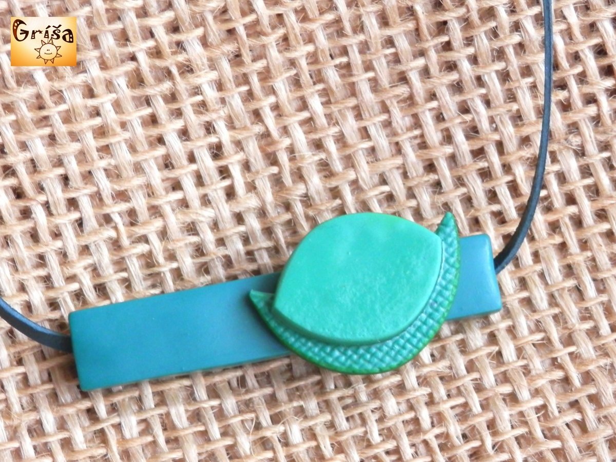 Na tyčce - smaragdová