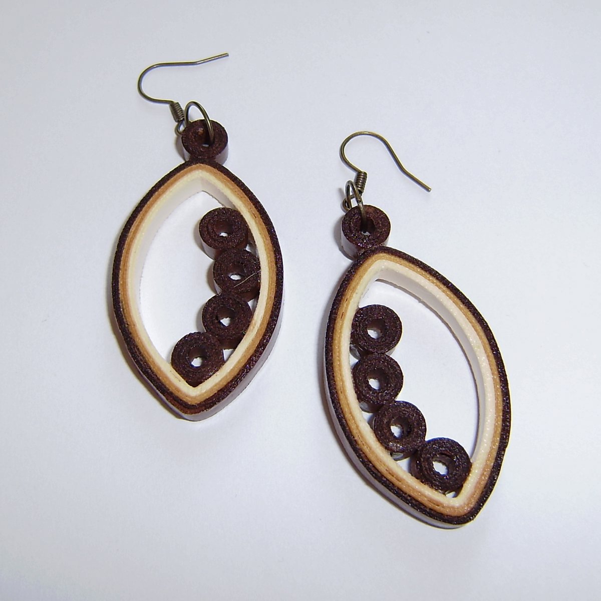 Hnědé mandličky s korálky