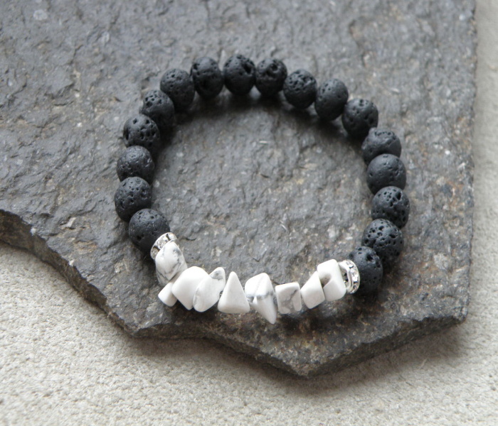 Náramek -Černá láva+ howlit bílý/magnezit/