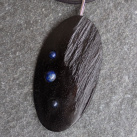 Dřevěný šperk - eben a lapis lazuli