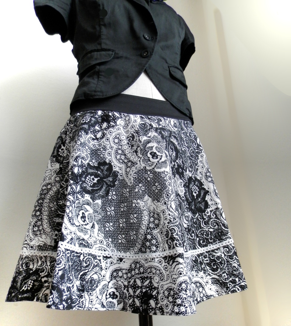 dámská sukně kolová bíločerná  M/L/XL