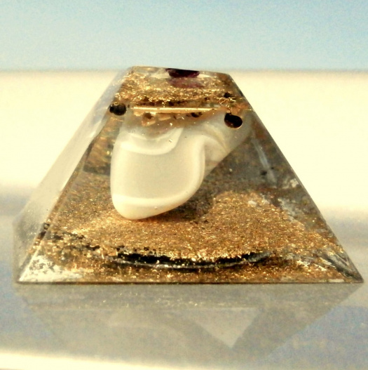 Pyramida,*Achátové pohlazení*, 3