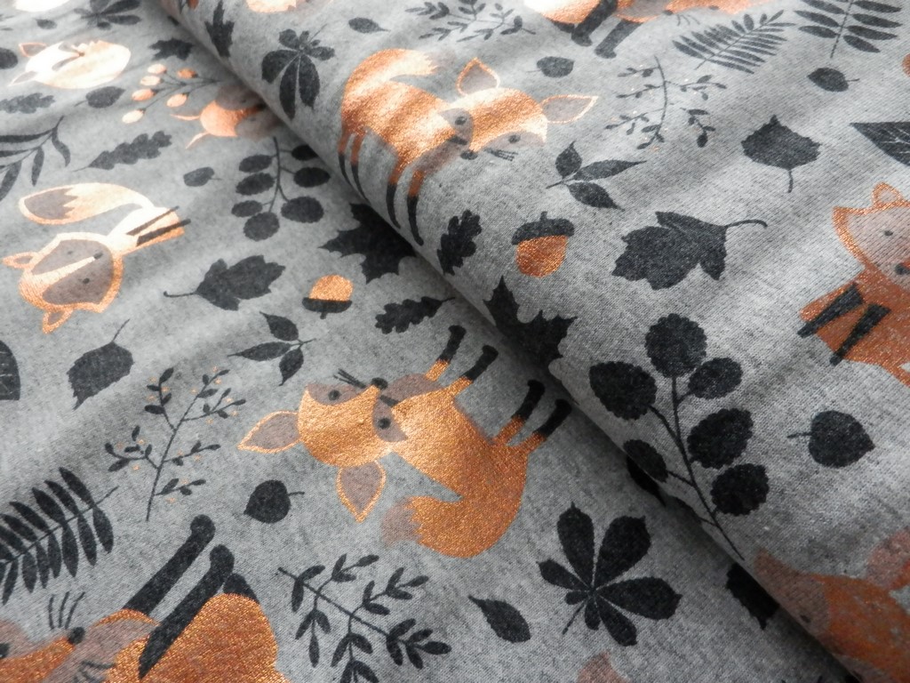 Úplet bronzové lišky