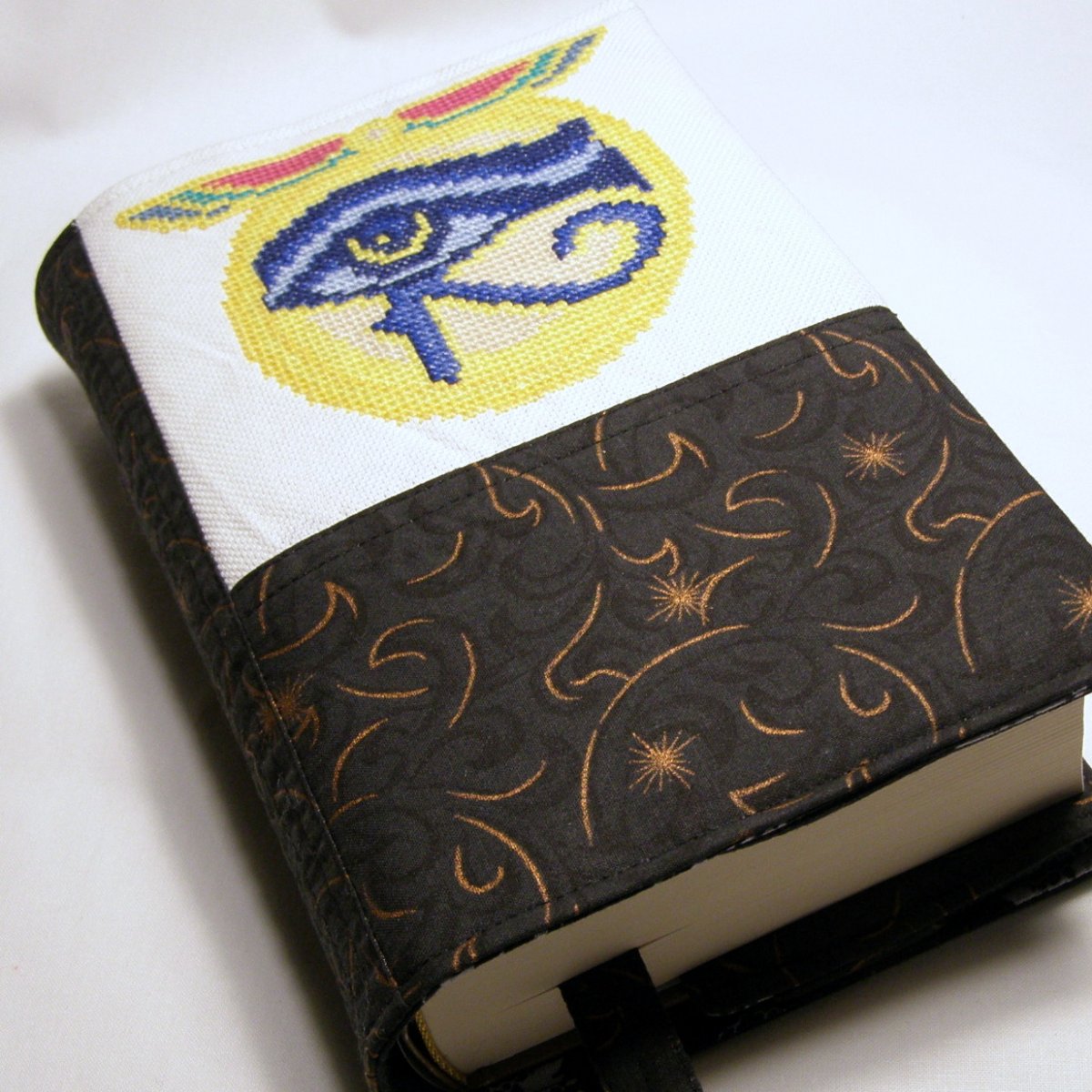 "Horovo oko" - vyšívaný, nastavitelný