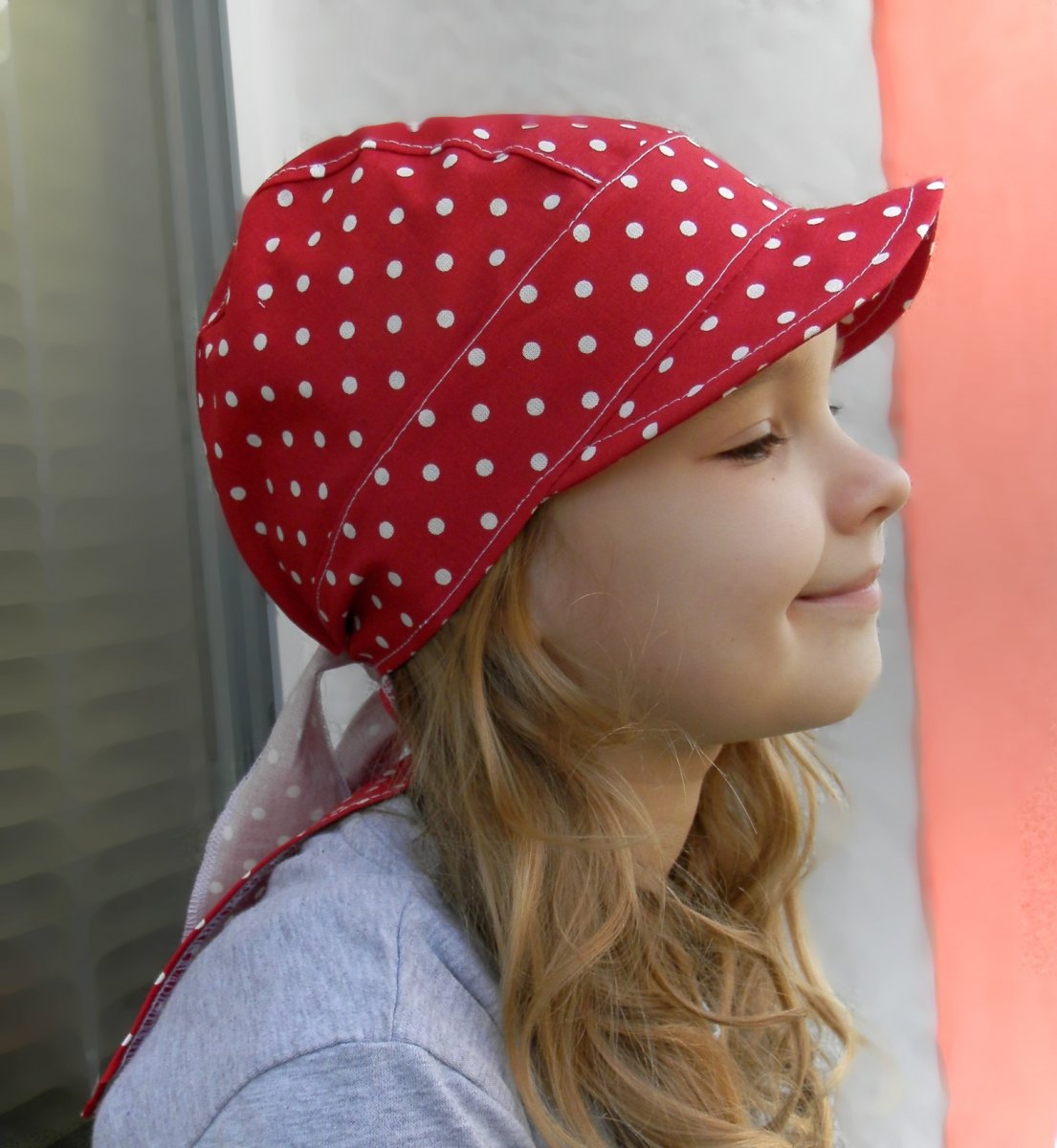 letní dětská pirátka s kšiltem  ČERVENÁ S PUNTÍKY