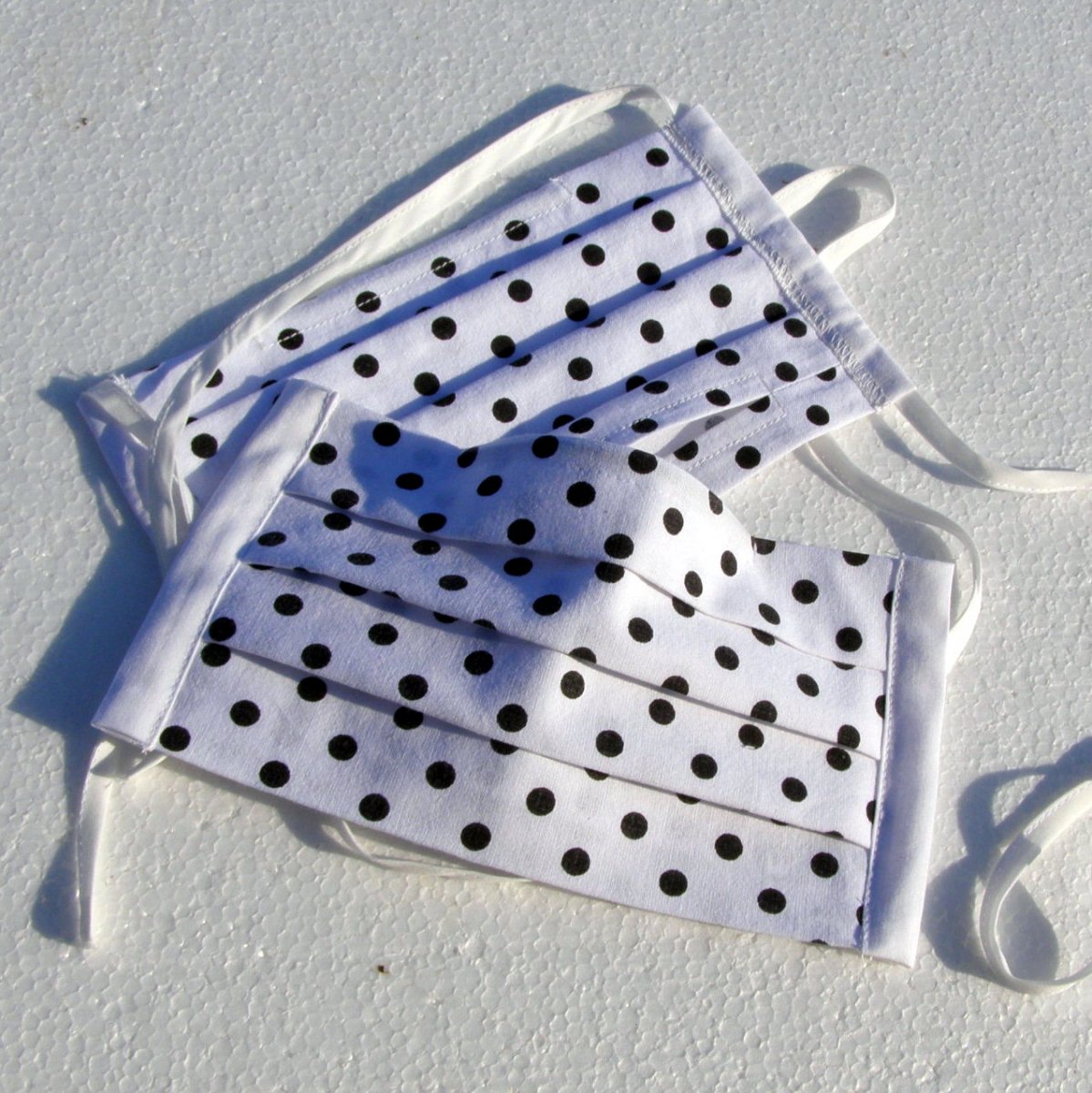 Puntíky - rouška skládaná, dvouvrstvá s kapsou a drátkem