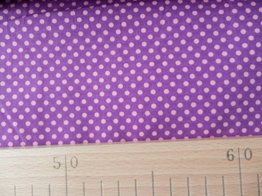 Světle fialový puntík na fialové 2 mm