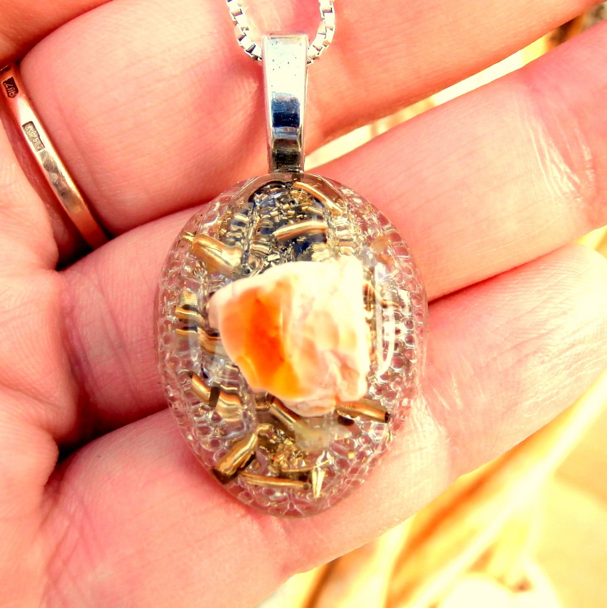 Orgonit, *Oheň v dlani*