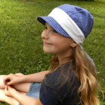 letní dětská pirátka s kšiltem modrý puntíček+bílý lem