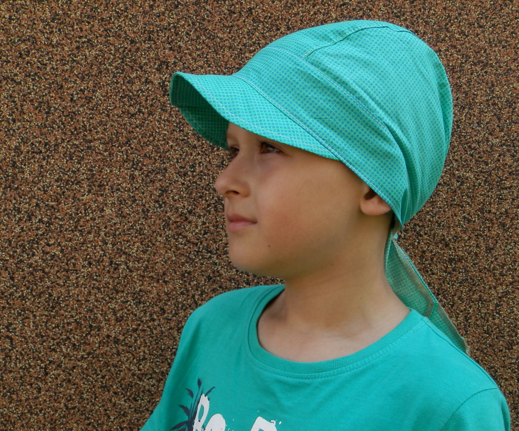 letní dětská pirátka s kšiltem zelená-modré kostičky