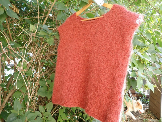 Ručně pletená lehounká vesta z alpaky