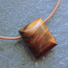 Dřevěný šperk - ořešák