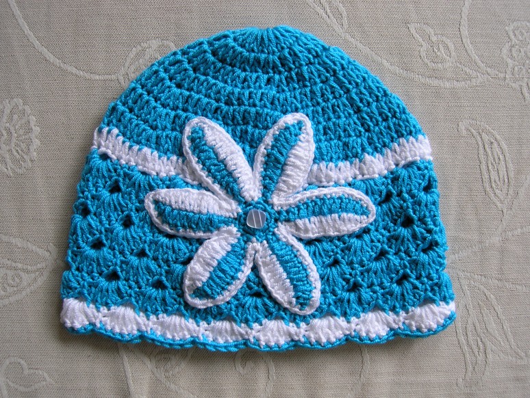 Jarní/podz. čepička - tyrkys s velkou kytkou