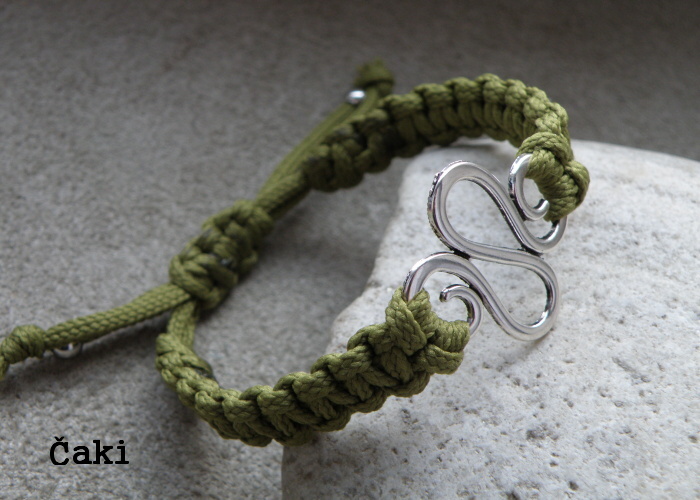 Náramek pletený 